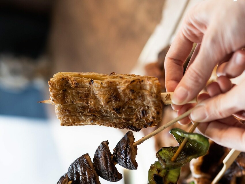 焦糖楓一中店|台中平價串燒推薦|串串門子。舉杯同樂暢快聊|台中小吃宵夜|一中商圈美食推薦 - 小米食