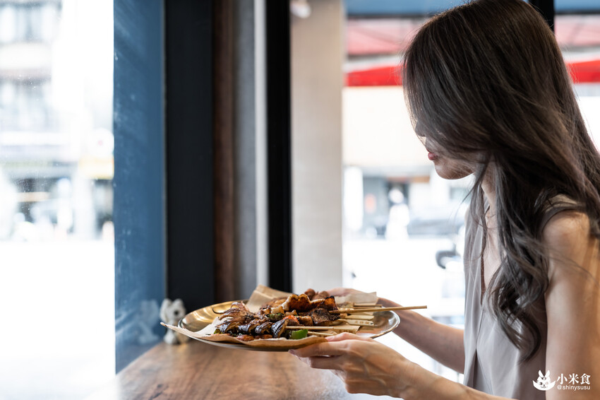 焦糖楓一中店|台中平價串燒推薦|串串門子。舉杯同樂暢快聊|台中小吃宵夜|一中商圈美食推薦 - 小米食