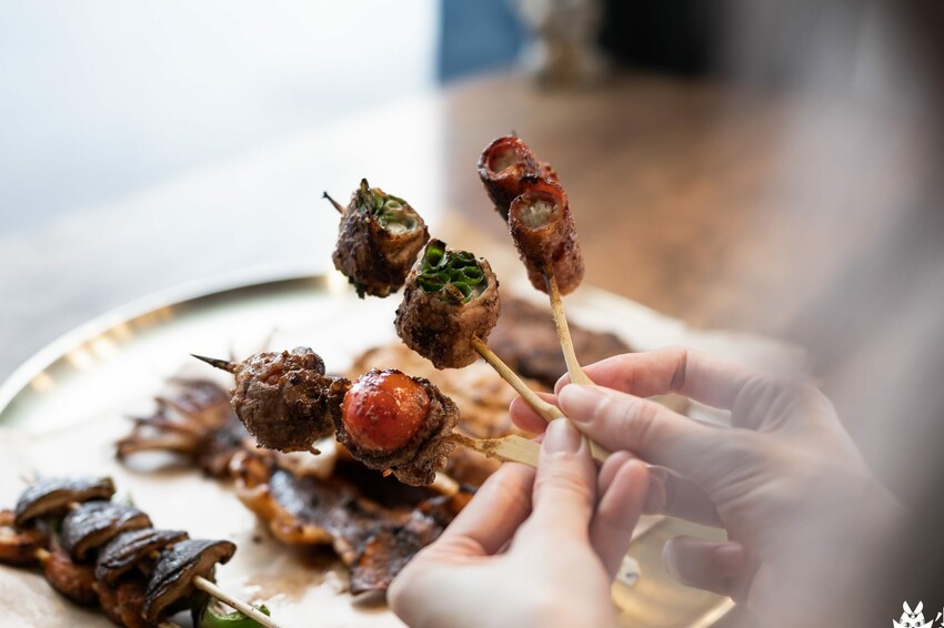 焦糖楓一中店|台中平價串燒推薦|串串門子。舉杯同樂暢快聊|台中小吃宵夜|一中商圈美食推薦 - 小米食