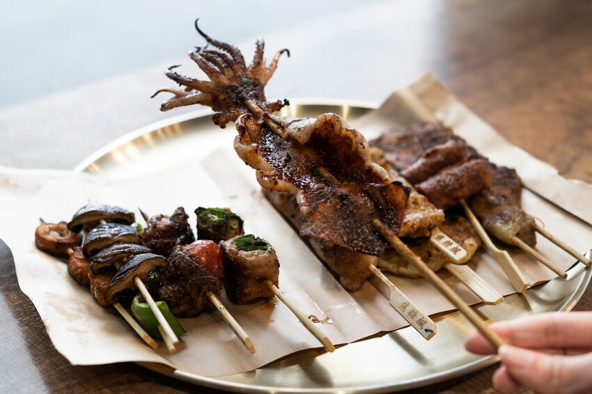 焦糖楓一中店|台中平價串燒推薦|串串門子。舉杯同樂暢快聊|台中小吃宵夜|一中商圈美食推薦 - 小米食