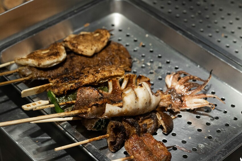 焦糖楓一中店|台中平價串燒推薦|串串門子。舉杯同樂暢快聊|台中小吃宵夜|一中商圈美食推薦 - 小米食