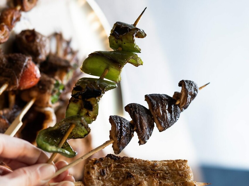 焦糖楓一中店|台中平價串燒推薦|串串門子。舉杯同樂暢快聊|台中小吃宵夜|一中商圈美食推薦 - 小米食