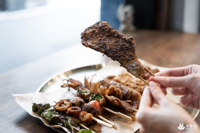 焦糖楓一中店|台中平價串燒推薦|串串門子。舉杯同樂暢快聊|台中小吃宵夜|一中商圈美食推薦 - 小米食