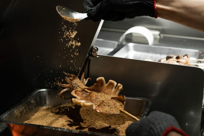 焦糖楓一中店|台中平價串燒推薦|串串門子。舉杯同樂暢快聊|台中小吃宵夜|一中商圈美食推薦 - 小米食