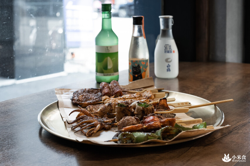 焦糖楓一中店|台中平價串燒推薦|串串門子。舉杯同樂暢快聊|台中小吃宵夜|一中商圈美食推薦 - 小米食