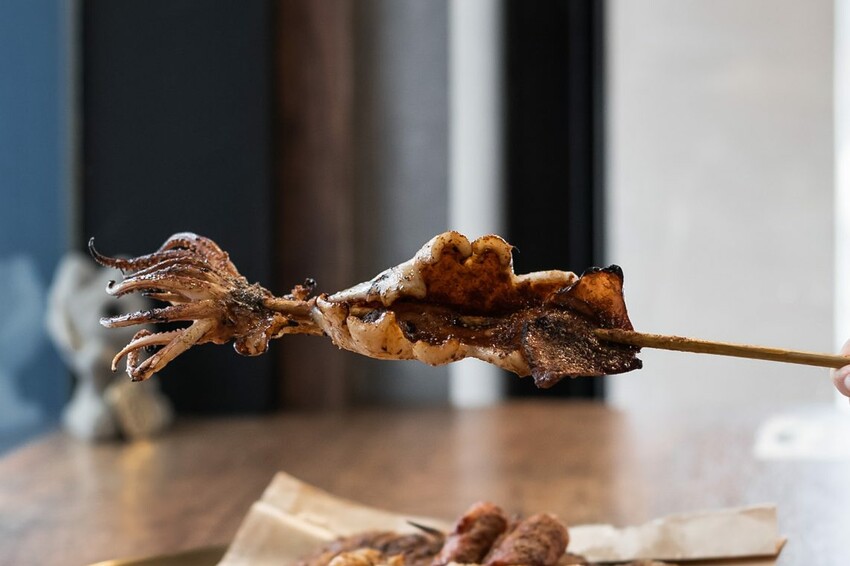 焦糖楓一中店|台中平價串燒推薦|串串門子。舉杯同樂暢快聊|台中小吃宵夜|一中商圈美食推薦 - 小米食