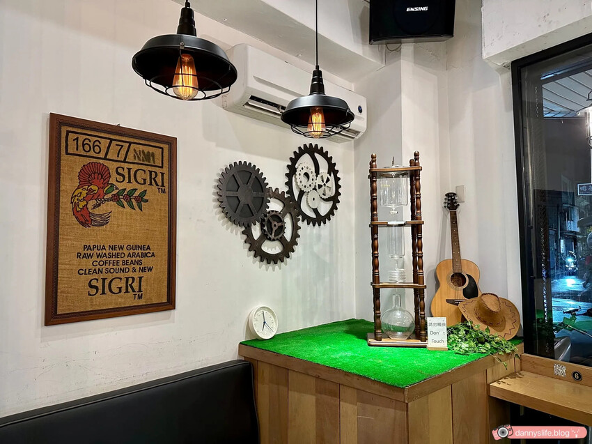 高CP值商業午餐！三重全新開幕咖啡餐酒館，特色美食、美酒，還有歌手現場駐唱！藝術文化展演空間～ 丹尼的吃喝玩樂 dannyslife.blog