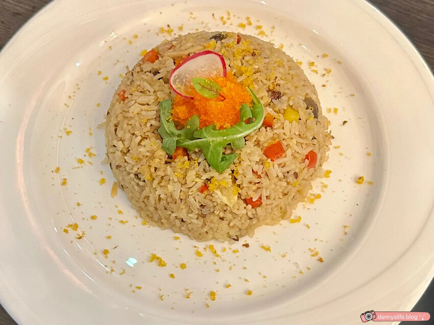 高CP值商業午餐！三重全新開幕咖啡餐酒館，特色美食、美酒，還有歌手現場駐唱！藝術文化展演空間～ 丹尼的吃喝玩樂 dannyslife.blog