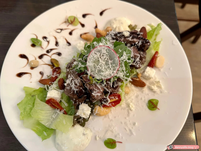 高CP值商業午餐！三重全新開幕咖啡餐酒館，特色美食、美酒，還有歌手現場駐唱！藝術文化展演空間～ 丹尼的吃喝玩樂 dannyslife.blog