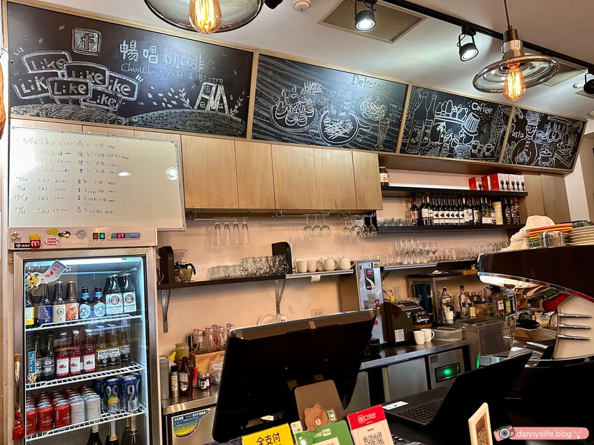 高CP值商業午餐！三重全新開幕咖啡餐酒館，特色美食、美酒，還有歌手現場駐唱！藝術文化展演空間～ 丹尼的吃喝玩樂 dannyslife.blog