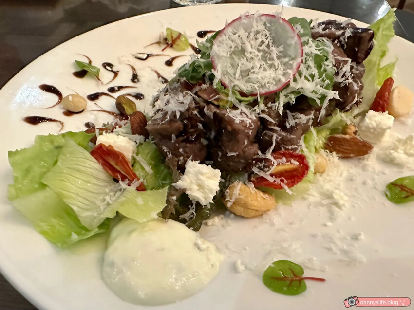 高CP值商業午餐！三重全新開幕咖啡餐酒館，特色美食、美酒，還有歌手現場駐唱！藝術文化展演空間～ 丹尼的吃喝玩樂 dannyslife.blog