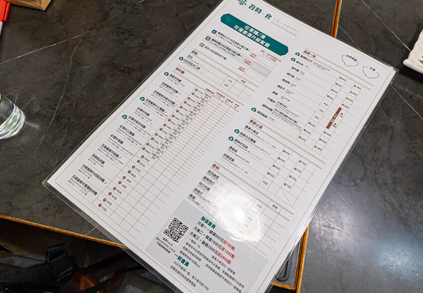 文青風格的牛肉麵好店,清燉香醇五椒麻辣湯頭濃厚,餐後的日式豆乳布丁燒更是少女必吃,板橋車站美食推薦