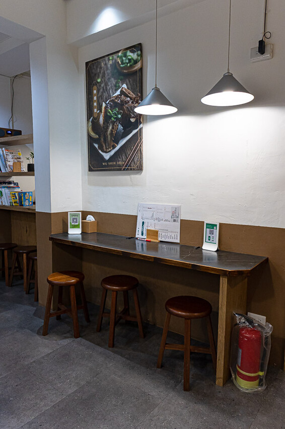 文青風格的牛肉麵好店,清燉香醇五椒麻辣湯頭濃厚,餐後的日式豆乳布丁燒更是少女必吃,板橋車站美食推薦