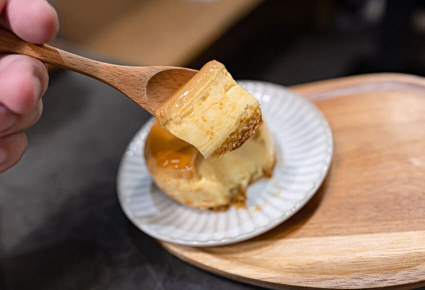 文青風格的牛肉麵好店,清燉香醇五椒麻辣湯頭濃厚,餐後的日式豆乳布丁燒更是少女必吃,板橋車站美食推薦