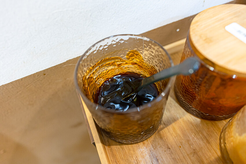 文青風格的牛肉麵好店,清燉香醇五椒麻辣湯頭濃厚,餐後的日式豆乳布丁燒更是少女必吃,板橋車站美食推薦