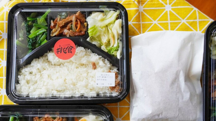 LINE_ALBUM_挑食便當 二傻夫婦_221231_18