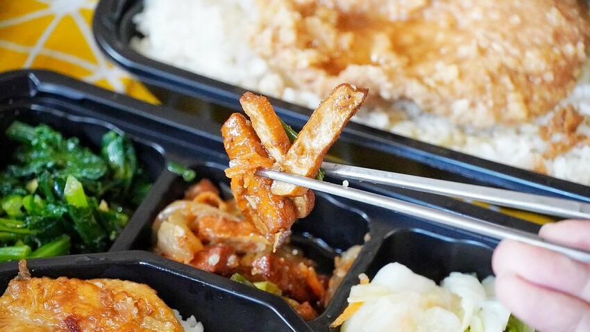 LINE_ALBUM_挑食便當 二傻夫婦_221231_7