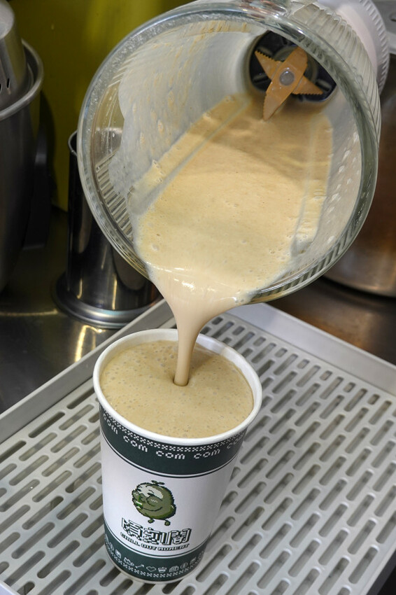 好喝又好玩的士林飲料店推薦-頃刻間綠豆沙牛奶專賣店，好喝士林手搖飲料外送推薦