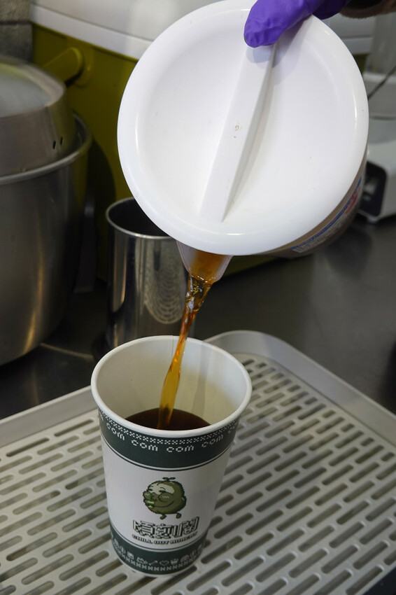 好喝又好玩的士林飲料店推薦-頃刻間綠豆沙牛奶專賣店，好喝士林手搖飲料外送推薦