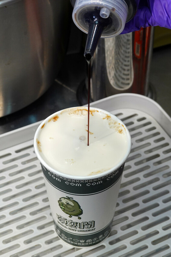 好喝又好玩的士林飲料店推薦-頃刻間綠豆沙牛奶專賣店，好喝士林手搖飲料外送推薦