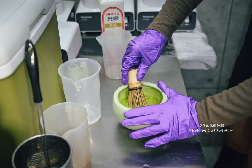 超有特色古早復古電玩風格飲料店，大推現場手刷日本靜岡抹茶一杯才60元，等待飲料時還可以免費雙人打電玩讓人不愛上這間店也難