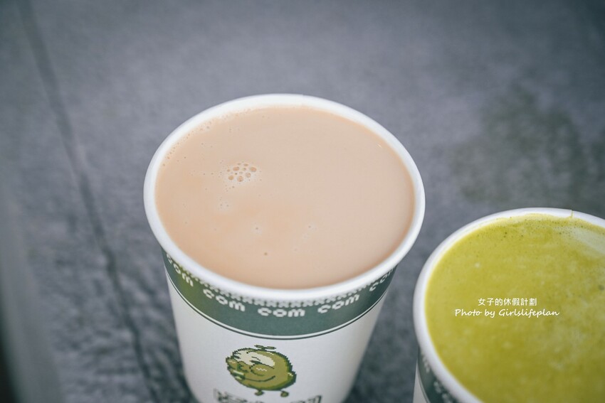 超有特色古早復古電玩風格飲料店，大推現場手刷日本靜岡抹茶一杯才60元，等待飲料時還可以免費雙人打電玩讓人不愛上這間店也難