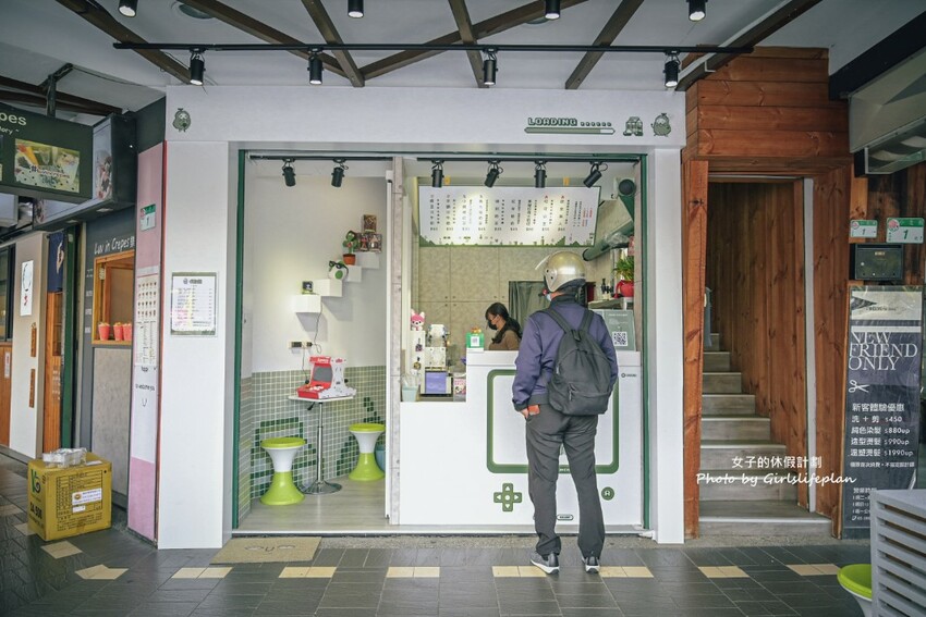 超有特色古早復古電玩風格飲料店，大推現場手刷日本靜岡抹茶一杯才60元，等待飲料時還可以免費雙人打電玩讓人不愛上這間店也難