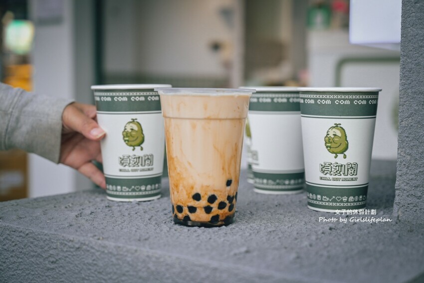 超有特色古早復古電玩風格飲料店，大推現場手刷日本靜岡抹茶一杯才60元，等待飲料時還可以免費雙人打電玩讓人不愛上這間店也難