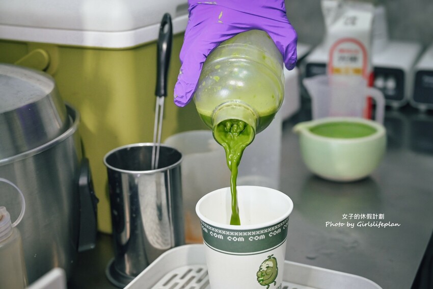 超有特色古早復古電玩風格飲料店，大推現場手刷日本靜岡抹茶一杯才60元，等待飲料時還可以免費雙人打電玩讓人不愛上這間店也難