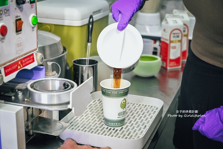 超有特色古早復古電玩風格飲料店，大推現場手刷日本靜岡抹茶一杯才60元，等待飲料時還可以免費雙人打電玩讓人不愛上這間店也難