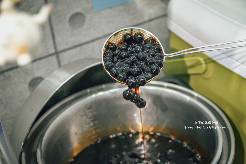 超有特色古早復古電玩風格飲料店，大推現場手刷日本靜岡抹茶一杯才60元，等待飲料時還可以免費雙人打電玩讓人不愛上這間店也難