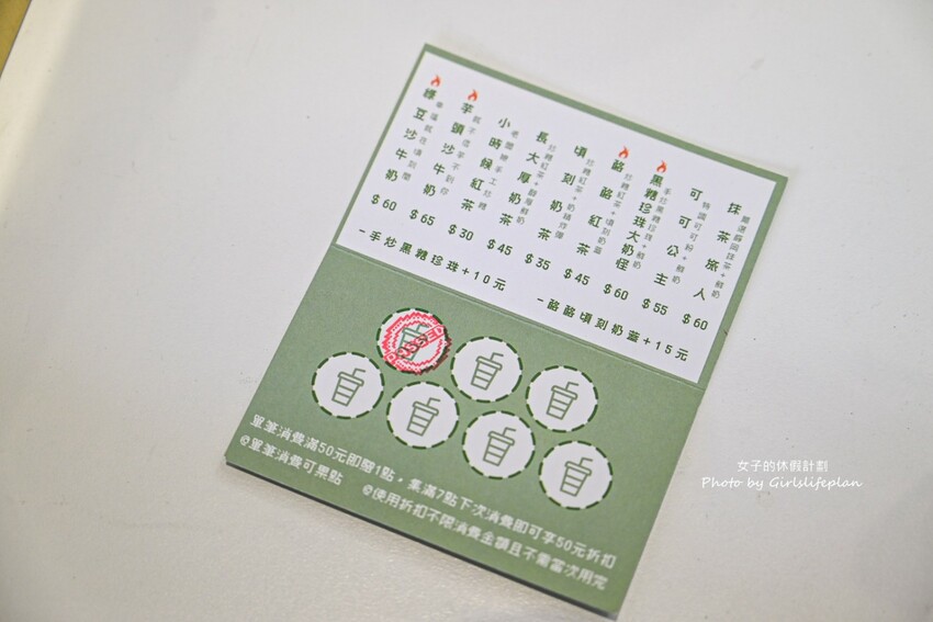 超有特色古早復古電玩風格飲料店，大推現場手刷日本靜岡抹茶一杯才60元，等待飲料時還可以免費雙人打電玩讓人不愛上這間店也難