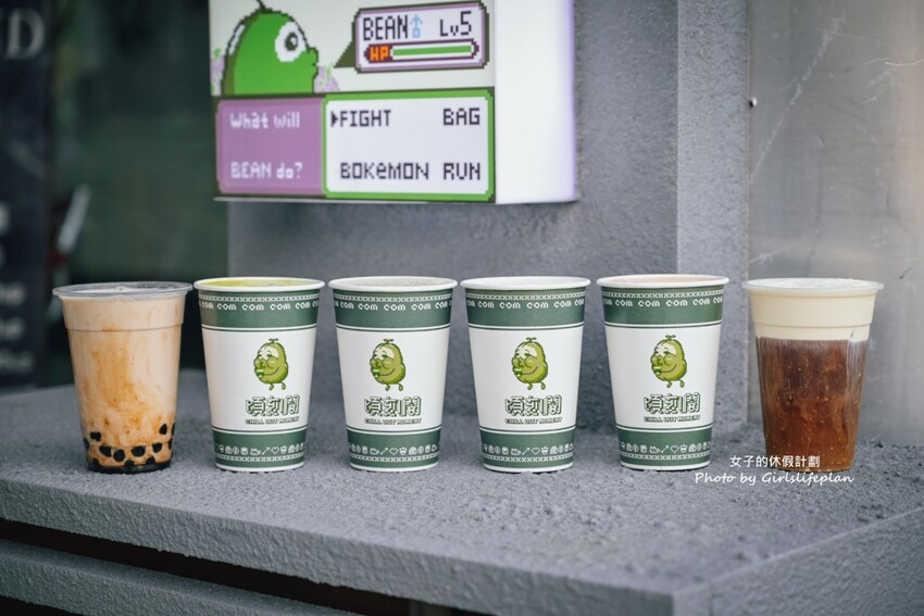超有特色古早復古電玩風格飲料店，大推現場手刷日本靜岡抹茶一杯才60元，等待飲料時還可以免費雙人打電玩讓人不愛上這間店也難