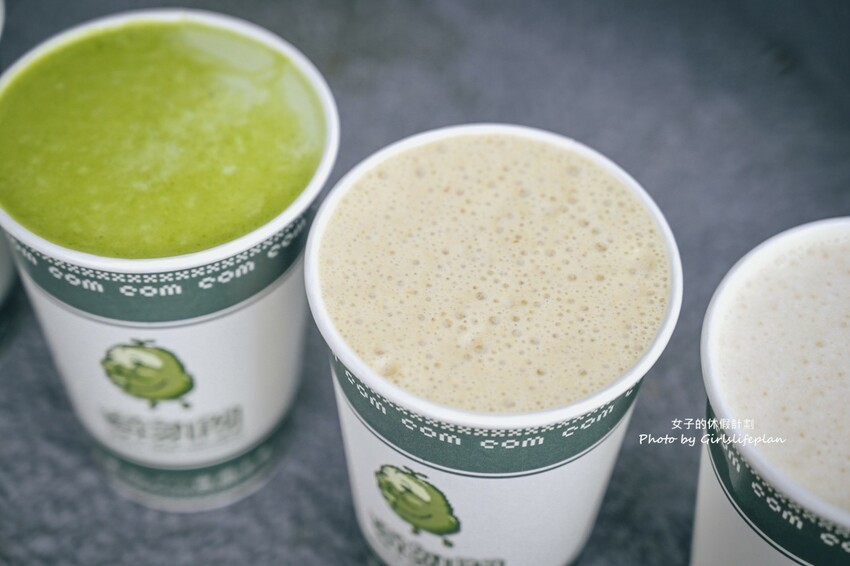 超有特色古早復古電玩風格飲料店，大推現場手刷日本靜岡抹茶一杯才60元，等待飲料時還可以免費雙人打電玩讓人不愛上這間店也難