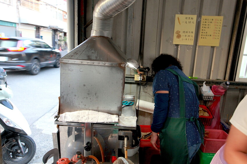 吃。台南美食|安南區。「阿美家的黑輪米血」每週僅賣四天當地老饕等級台式下午茶美食,提供免費辣蘿蔔供搭