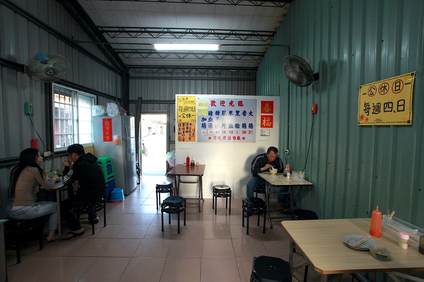 吃。台南美食|安南區。「阿美家的黑輪米血」每週僅賣四天當地老饕等級台式下午茶美食,提供免費辣蘿蔔供搭