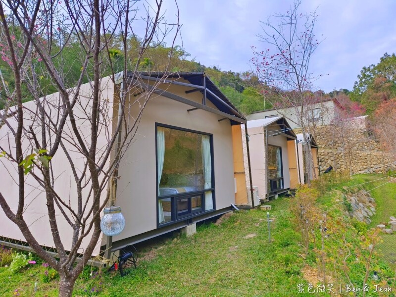 葉子秘境 森林系Villa》佔地1.2萬坪森林系住宿，新型態輕奢華免搭帳露營，一泊二食、獨立衛浴超享受、房內