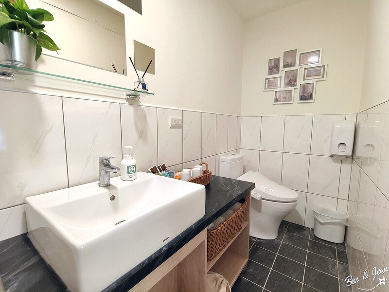 葉子秘境 森林系Villa》佔地1.2萬坪森林系住宿，新型態輕奢華免搭帳露營，一泊二食、獨立衛浴超享受、房內