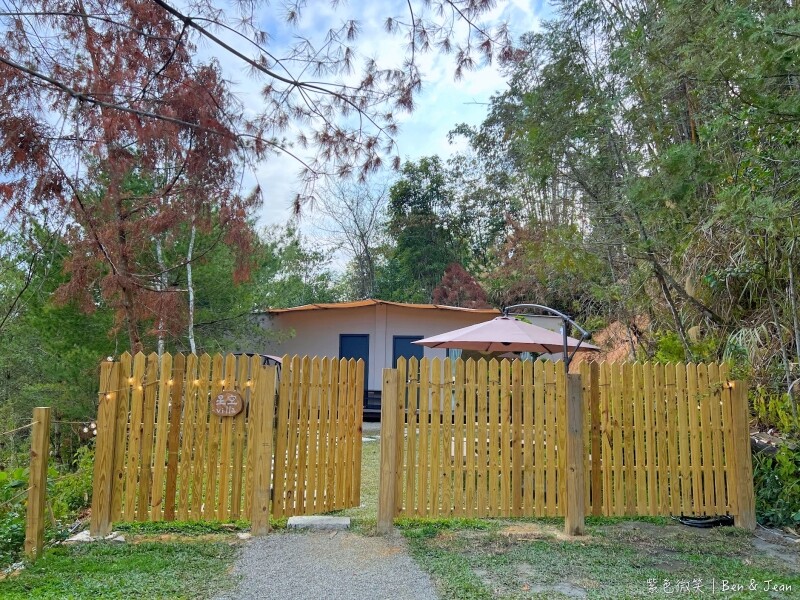 葉子秘境 森林系Villa》佔地1.2萬坪森林系住宿，新型態輕奢華免搭帳露營，一泊二食、獨立衛浴超享受、房內