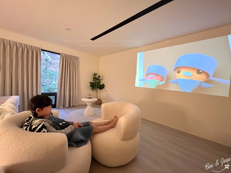 葉子秘境 森林系Villa》佔地1.2萬坪森林系住宿，新型態輕奢華免搭帳露營，一泊二食、獨立衛浴超享受、房內