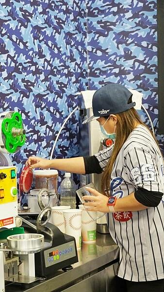 LINE_ALBUM_GOLD丘茶飲 二傻夫婦_230102_0.jpg LINE_ALBUM_GOLD丘茶飲 二傻夫婦_230102_0.jpg