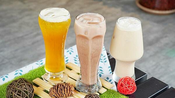 LINE_ALBUM_GOLD丘茶飲 二傻夫婦_230102_6.jpg LINE_ALBUM_GOLD丘茶飲 二傻夫婦_230102_6.jpg