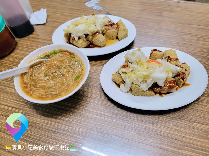 [食]銅板小吃在這裡 來場臭豆腐的對決 海岸美女臭豆腐 料多味美經濟實惠 經典必吃臭豆腐 大腸麵線