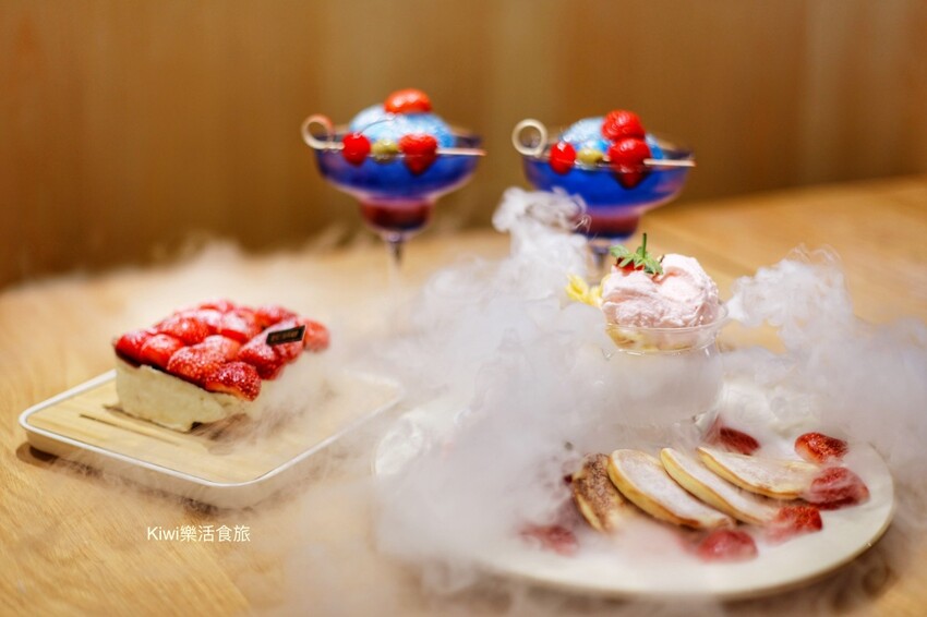 南投草屯美食三筋豬排，三筋南投1號店｜獨家浮誇系肉肉山梅山排骨定食太厲害.夢幻草莓季鬆餅超好吃，近草屯