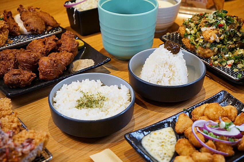 呼叫蔥花控、海鮮控出發！！人氣豬排新品上市，爆料三星蔥花、松葉蟹肉、澎湖小卷通通上桌，海陸通吃就在這！！