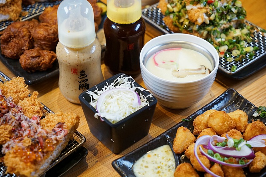 呼叫蔥花控、海鮮控出發！！人氣豬排新品上市，爆料三星蔥花、松葉蟹肉、澎湖小卷通通上桌，海陸通吃就在這！！