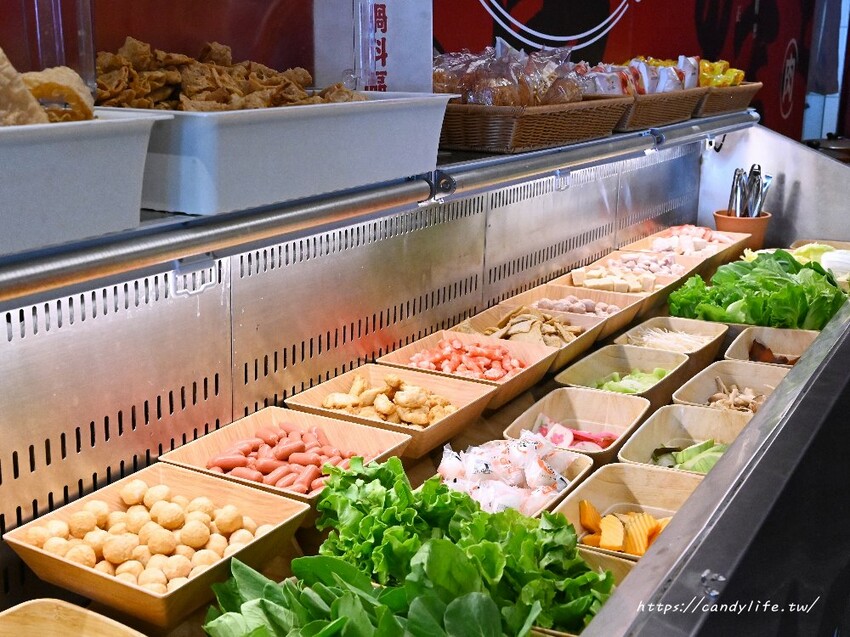 九九蒙古烤肉火鍋｜台中蒙古烤肉吃到飽，最低只要298元起，還有打拋豬、咖哩飯、麻辣豆腐鴨血吃到飽～