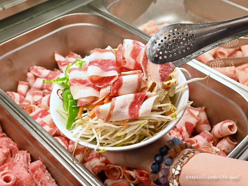 九九蒙古烤肉火鍋｜台中蒙古烤肉吃到飽，最低只要298元起，還有打拋豬、咖哩飯、麻辣豆腐鴨血吃到飽～