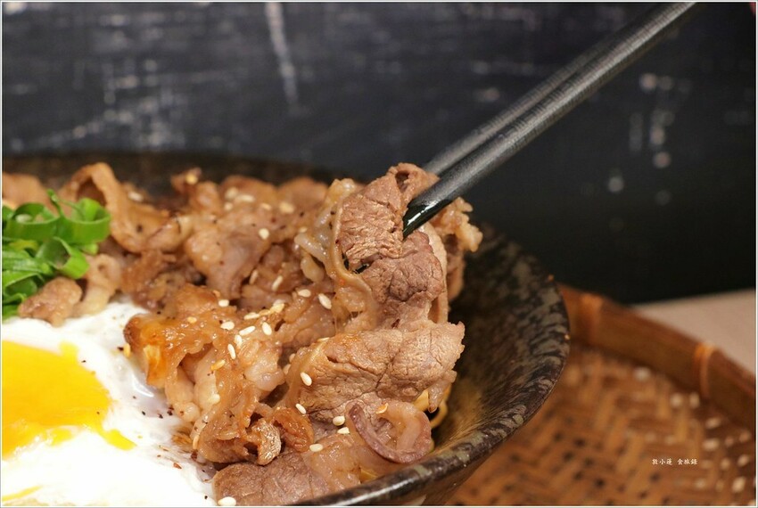 【高雄】食扒穗 小港店‧不一樣的午晚餐，來碗川式特辣炒泡麵、麻辣燙 - 敦 小 蓮の食旅錄