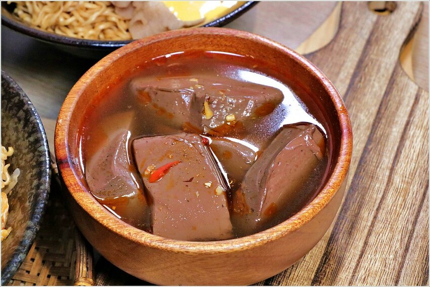 【高雄】食扒穗 小港店‧不一樣的午晚餐，來碗川式特辣炒泡麵、麻辣燙 - 敦 小 蓮の食旅錄